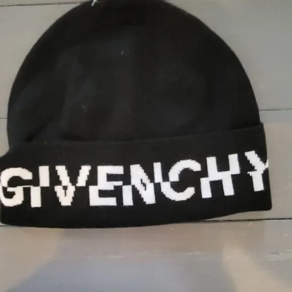 Givenchy Black Split Logo unisex Beanie Paris Motif Knitted 100% Laine W…